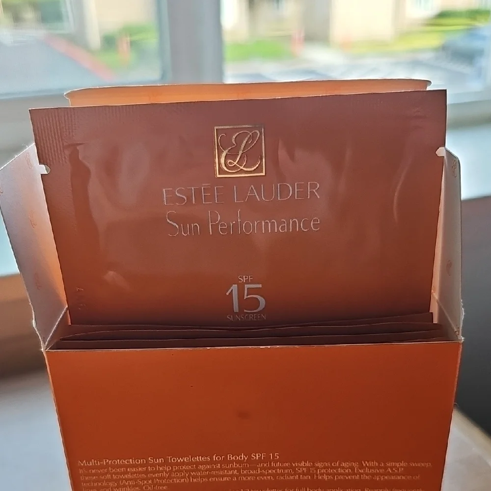 NIB Estee Lauder Sun Performance Sun Care Towelettes SPF 15 10 Individually Seal